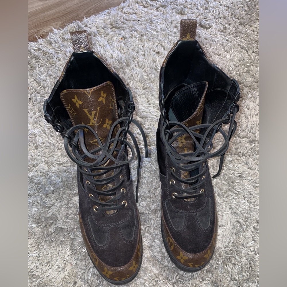 Louis Vuitton LV Women Laureate Platform Desert Boot in Soft Suede Calf leather